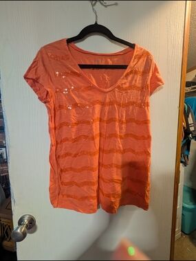 LOFT Coral Sequin Wave Short Sleeve Tee